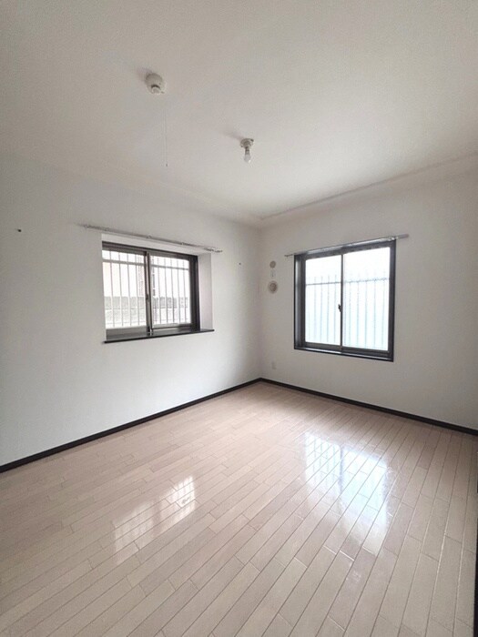 物件内観写真20　(室内からの展望)