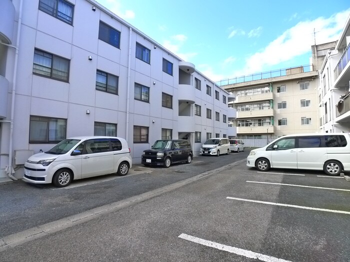 物件外観写真2　(駐車場)