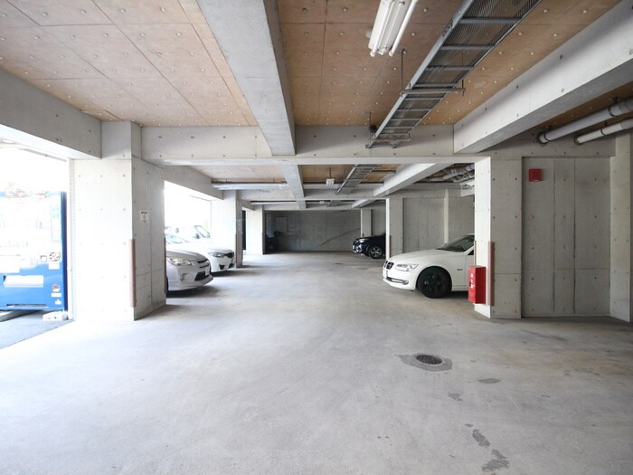 物件外観写真5　(駐車場)