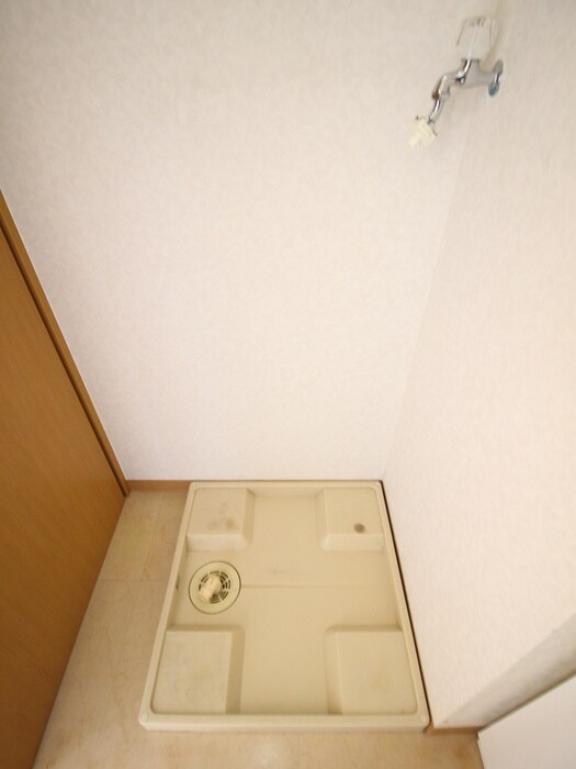 物件内観写真12　(洗濯機置場)