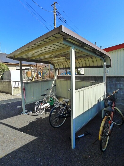 物件外観写真2　(駐輪場)