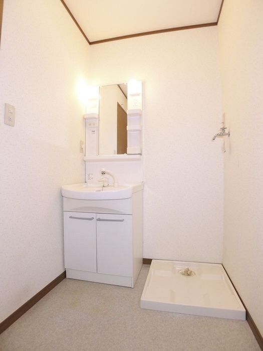 物件内観写真15　(洗濯機置場)