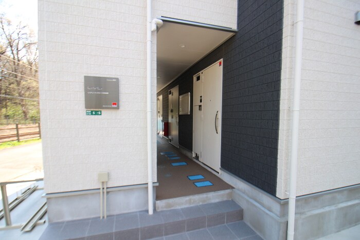 物件外観写真6　(エントランス部分)