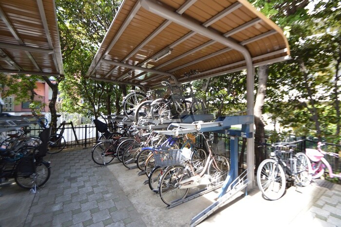 物件外観写真4　(駐輪場)