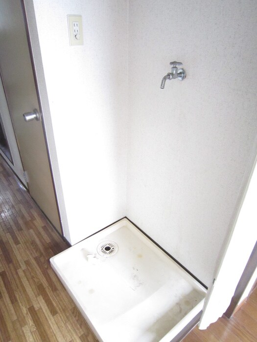 物件内観写真14　(洗濯機置場)