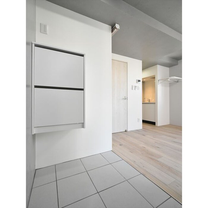 物件内観写真8　(玄関)