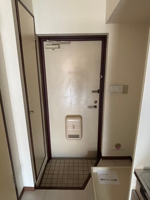 物件内観写真16　(玄関)