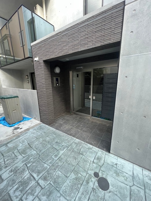 物件外観写真3　(エントランス部分)