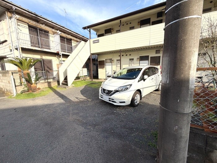 物件外観写真3　(駐車場)