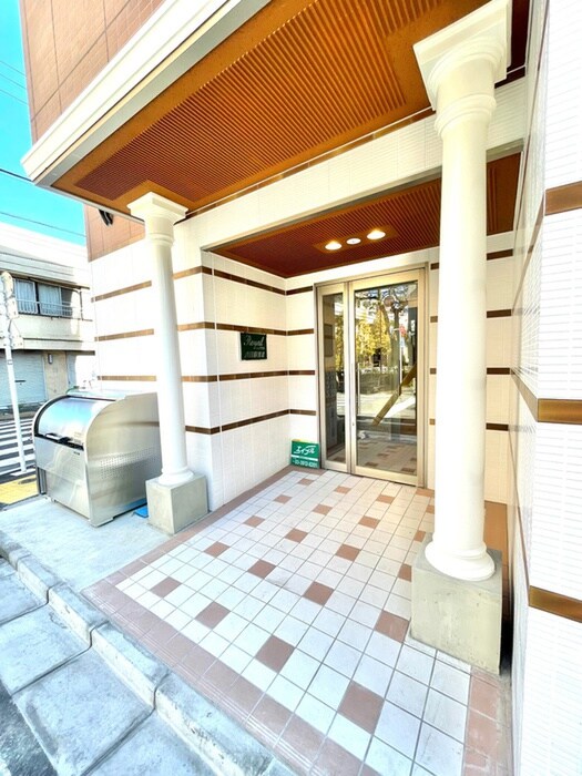 物件外観写真4　(エントランス部分)