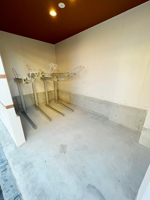 物件外観写真5　(駐輪場)