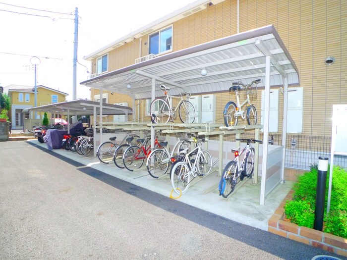 物件外観写真3　(駐輪場)