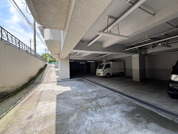 物件外観写真6　(駐車場)