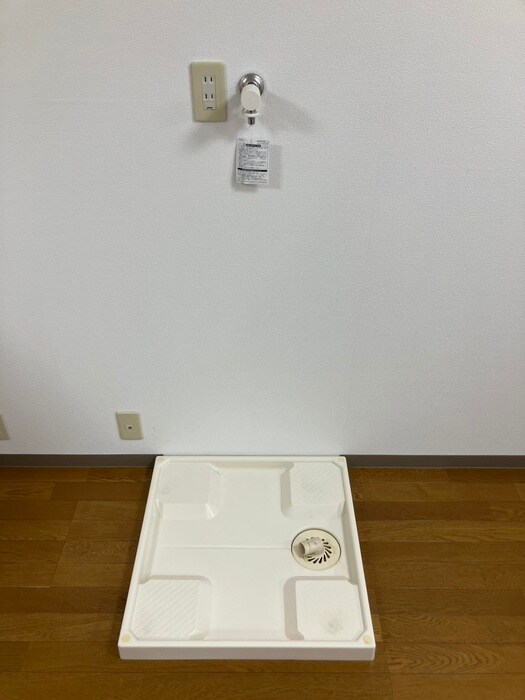 物件内観写真13　(洗濯機置場)