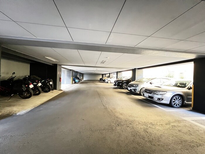 物件外観写真4　(駐車場)