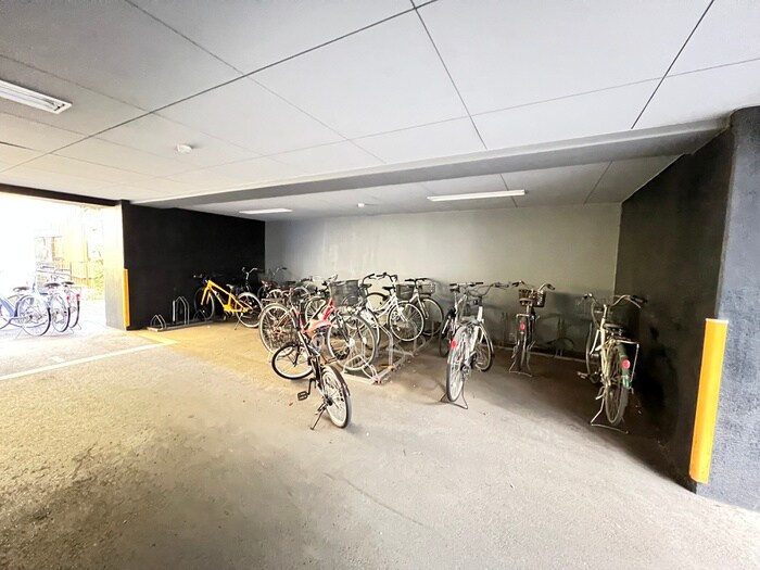 物件外観写真5　(駐輪場)