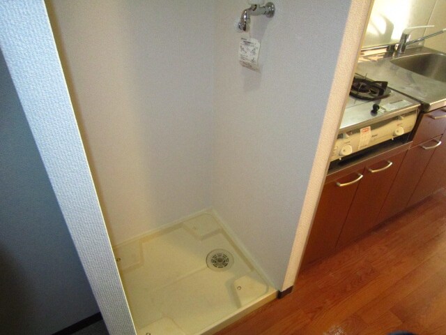 物件内観写真14　(洗濯機置場)