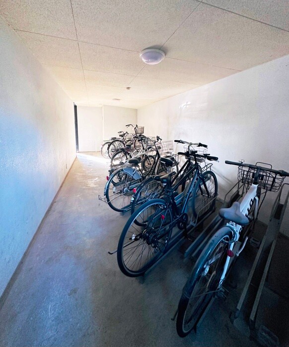 物件外観写真4　(駐輪場)