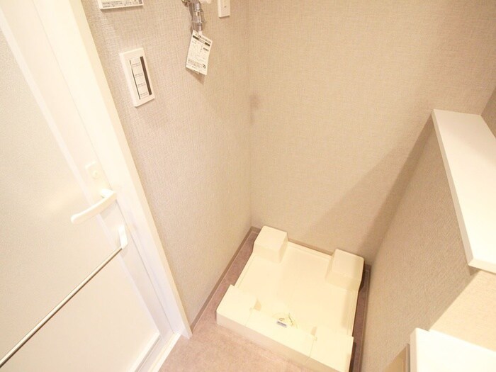 物件内観写真13　(洗濯機置場)