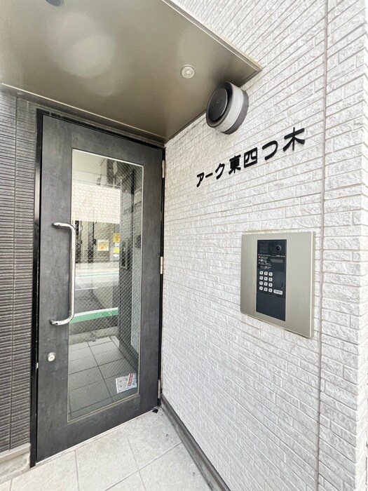 物件外観写真4　(エントランス部分)