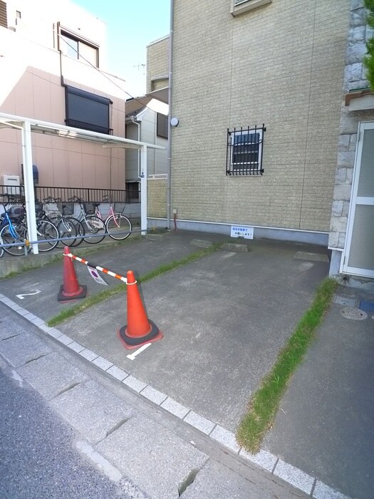 物件外観写真4　(駐車場)