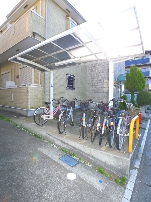 物件外観写真5　(駐輪場)