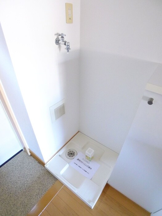 物件内観写真16　(洗濯機置場)