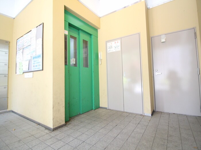 物件外観写真4　(エントランス部分)