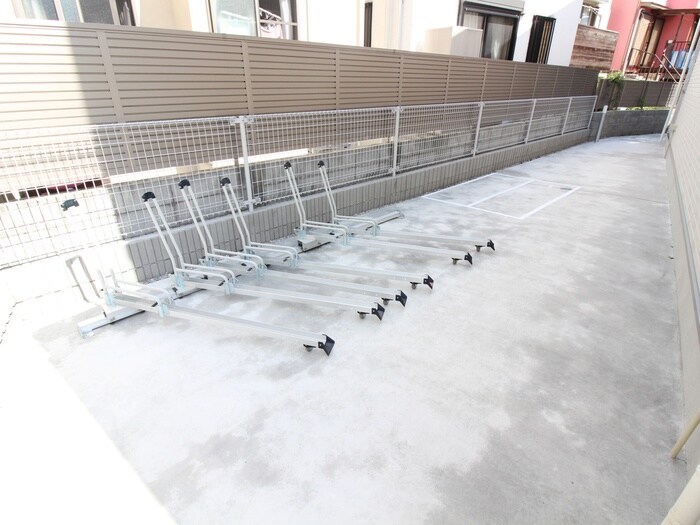 物件外観写真3　(駐輪場)