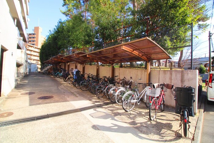 物件外観写真3　(駐輪場)