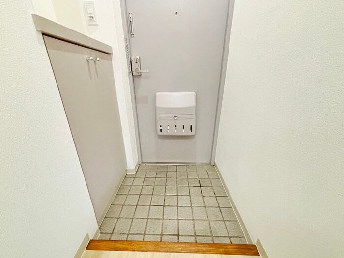 物件内観写真18　(玄関)