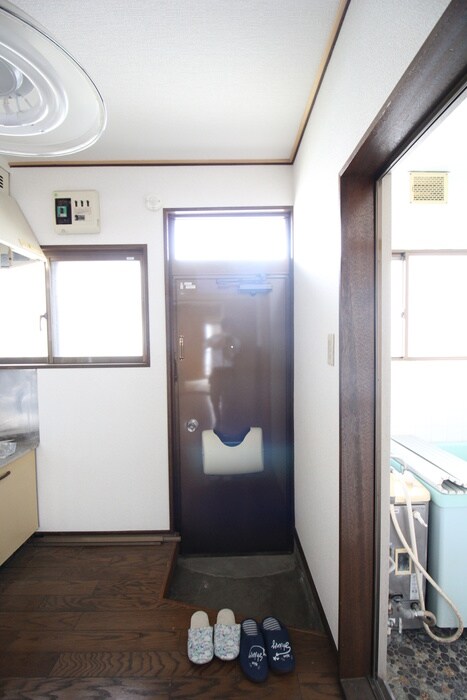 物件内観写真7　(玄関)