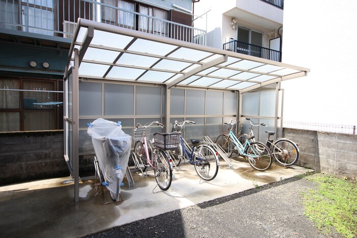 物件外観写真3　(駐輪場)