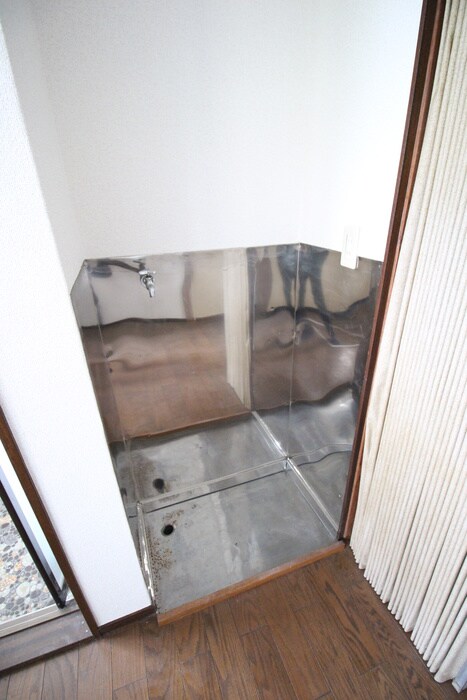 物件内観写真11　(洗濯機置場)