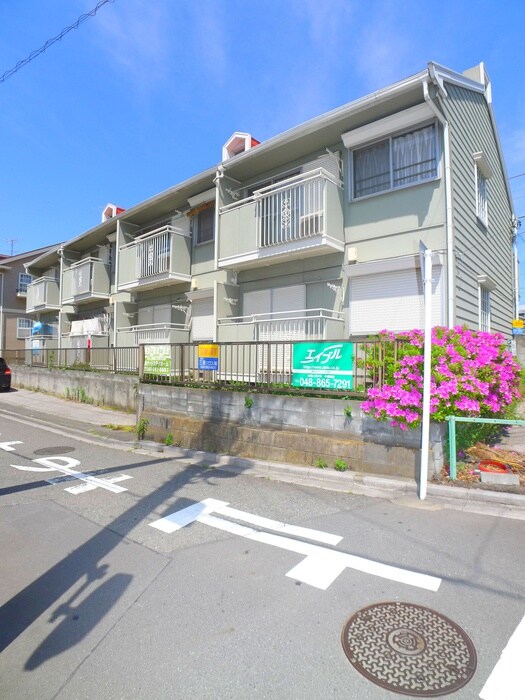 物件外観写真2　(エントランス部分)