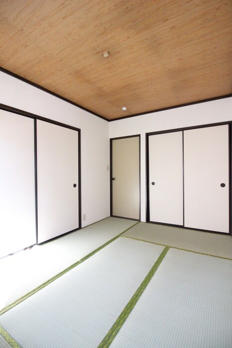 物件内観写真6　(室内からの展望)