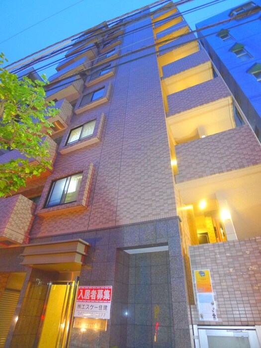 物件外観写真4　(エントランス部分)