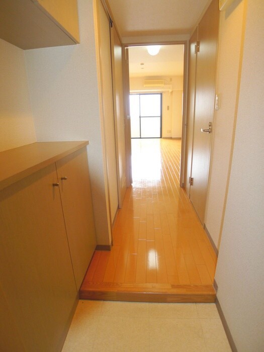 物件内観写真11　(玄関)