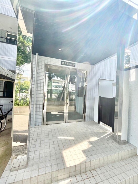 物件外観写真2　(エントランス部分)
