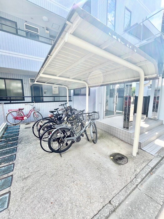 物件外観写真4　(駐輪場)