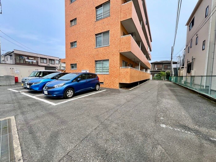 物件外観写真5　(駐車場)