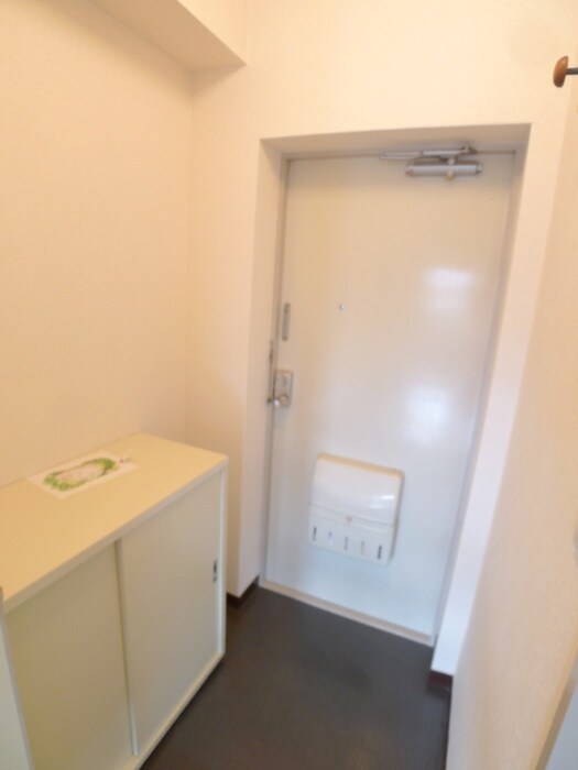 物件内観写真11　(玄関)