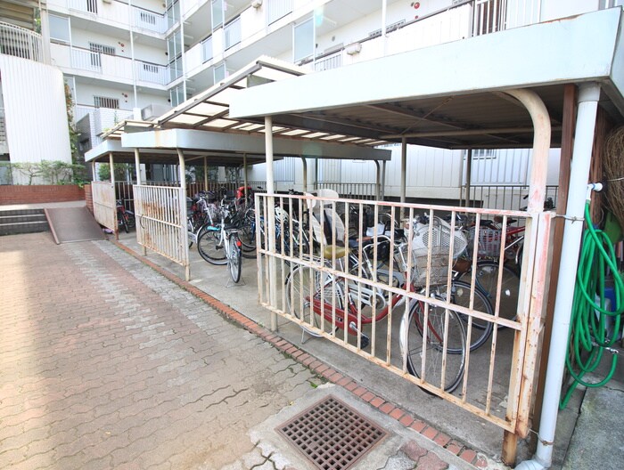 物件外観写真5　(駐輪場)