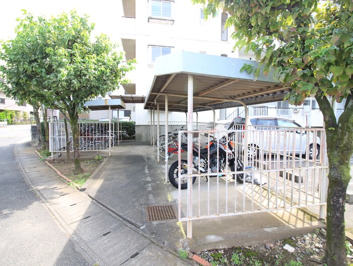 物件外観写真6　(駐車場)