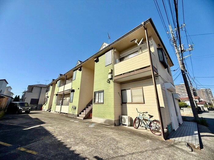 物件外観写真2　(エントランス部分)