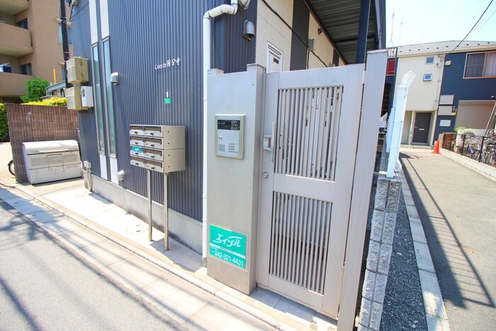 物件外観写真3　(エントランス部分)