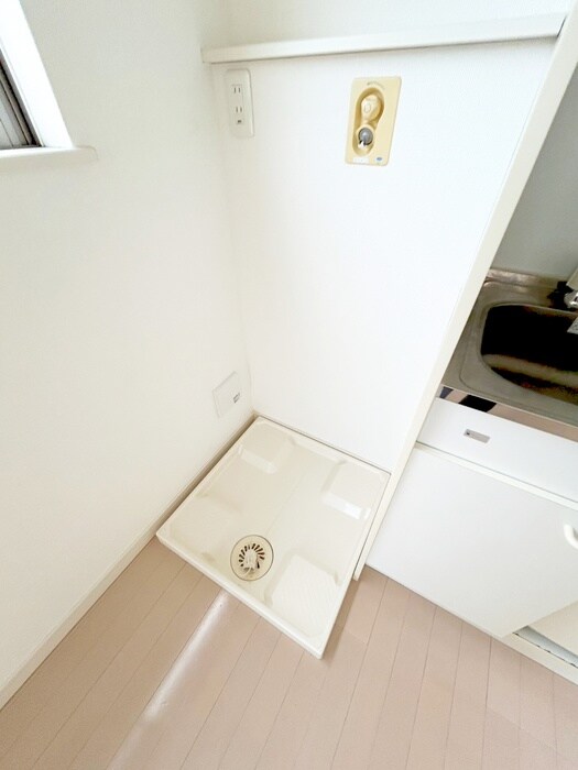 物件内観写真10　(洗濯機置場)