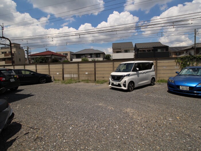 物件外観写真4　(駐車場)