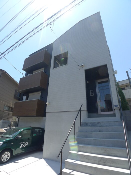 物件外観写真2　(エントランス部分)