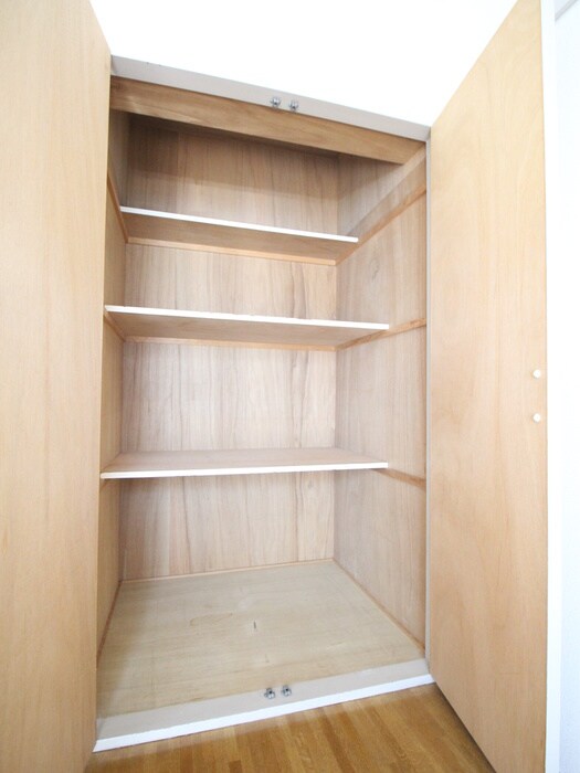 物件内観写真12　(収納)